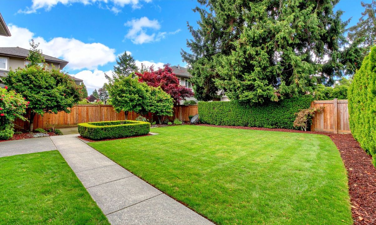 How Artificial Turf Holds Up in Heat & Sun: Durability in Tarzana